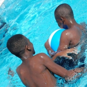 Sortie piscine avec les enfants