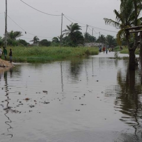 Le fleuve déborde quartier Baguida inondé