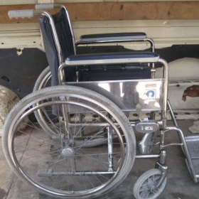 Remise des chaises pour handicapés